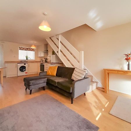 Modern Cotswold Home Уитни Экстерьер фото
