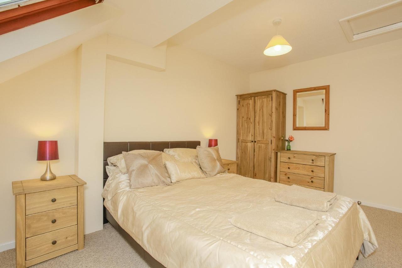 Modern Cotswold Home Уитни Экстерьер фото