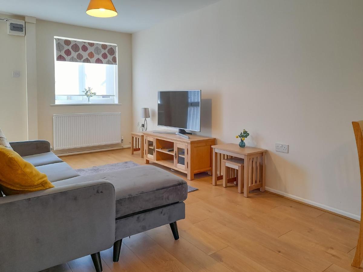 Modern Cotswold Home Уитни Экстерьер фото